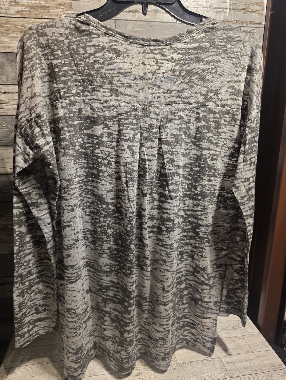 Color Thread Gray Long Sleeve Tee - Picture 3 of 3